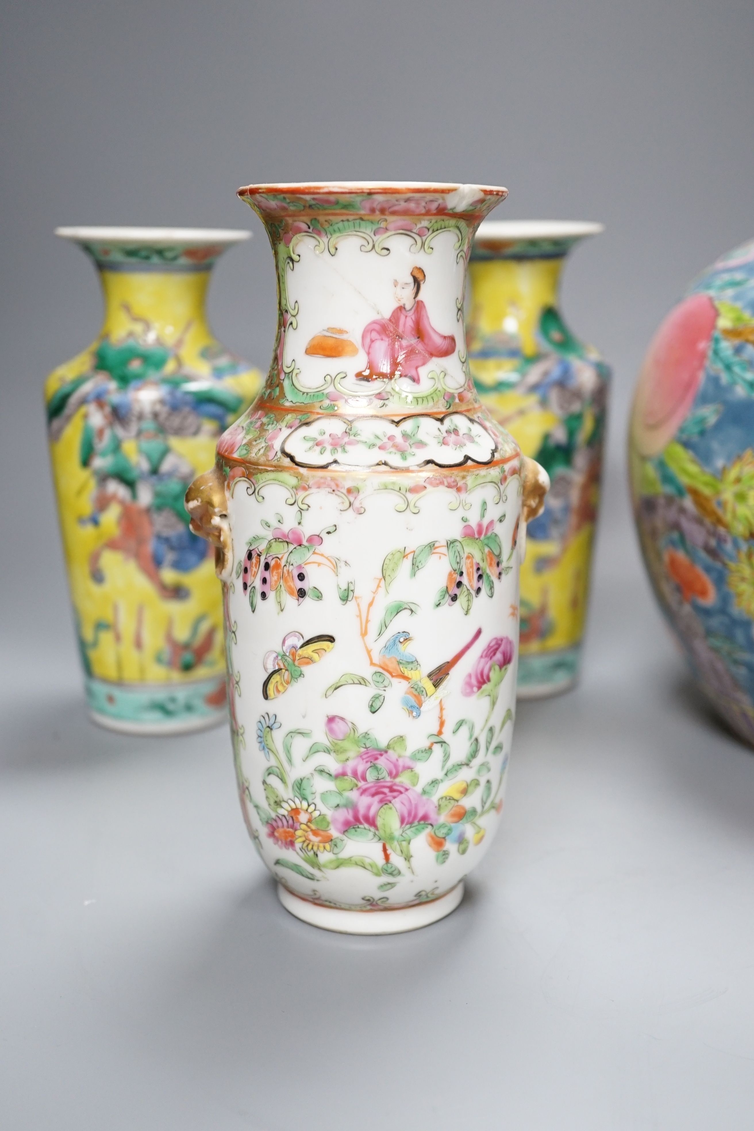 A pair of Chinese yellow ground vases, 20cm, a blue and white jar, famille rose jar and a vase, 19th century and later (5)